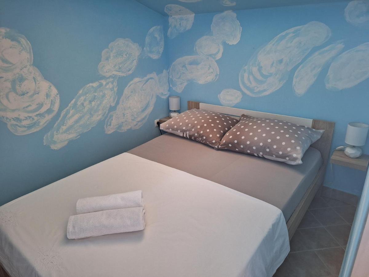 Mila Apartment Kaštel Novi Екстериор снимка