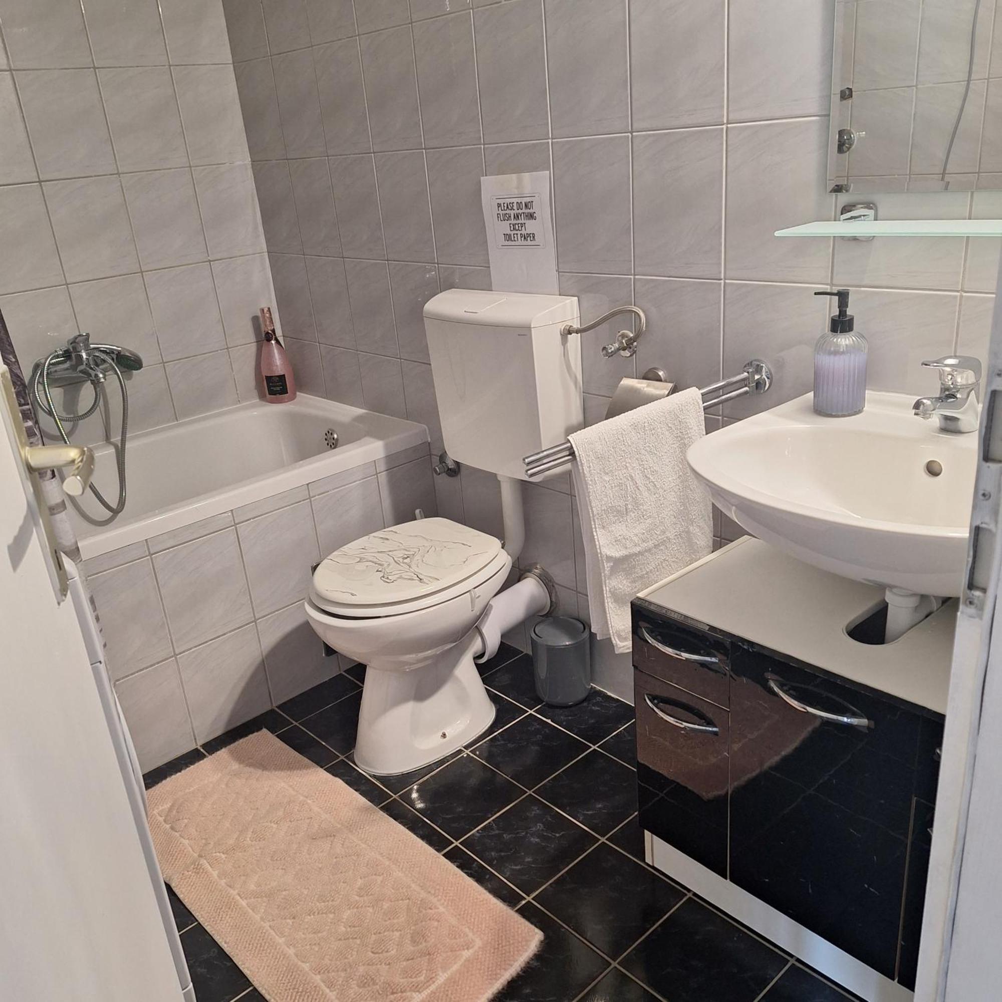 Mila Apartment Kaštel Novi Екстериор снимка